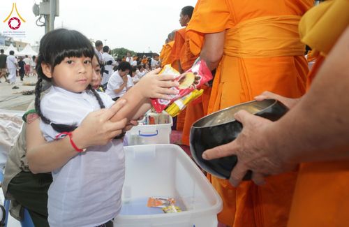 ภาพ No.210426:วันอาทิตย์ที่ 9 มีนาคม พ.ศ. 2568 พ่อเมืองโคราชจัดตักบาตรพระหมื่น ทำบุญเมือง 557 ปี