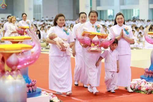 ภาพ No.251707:วันที่ 10 ตุลาคม พ.ศ. 2568 พิธีทอดผ้าป่าสมทบกฐินวัดพระธรรมกาย และสมทบกฐิน 30,000 กว่าวัดทั่วประเทศ ครั้งที่ 3 ณ สภาธรรมกายสากล วัดพระธรรมกาย