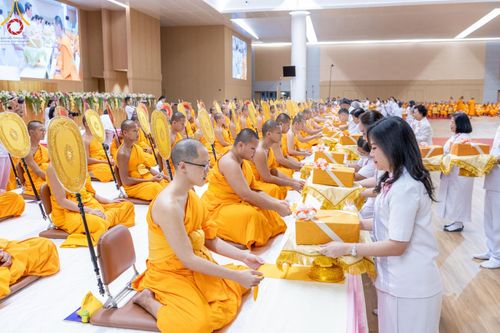 ภาพ No.153345:พิธีมุทิตาสักการะ พระภิกษุ-สามเณร ผู้สอบไล่ได้เปรียญธรรม ประโยค 1-2 ถึงประโยค ป.ธ.9 และบาลีศึกษา ประโยค1-2 ถึง บ.ศ.9 , พิธีมอบดวงแก้วสามเณรผู้ทรงบาลีไวยากรณ์ วัดพระธรรมกาย และ ศูนย์ส่งเสริมศีลธรรมในประเทศและต่างประเทศ วันอาทิตย์ที่ 8 กันยายน พ.ศ.2567