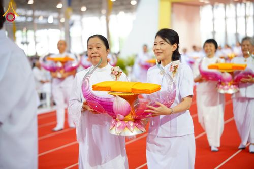 ภาพ No.215538:วันอาทิตย์ต้นเดือนที่ 6 เมษายน พ.ศ. 2568 ขบวนอัญเชิญผ้าป่าสมทบ มหาสังฆทาน 40,000 กว่าวัดทั่วประเทศ ณ สภาธรรมกายสากล วัดพระธรรมกาย