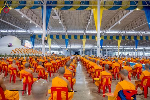 ภาพ No.237589:วันอาทิตย์ที่ 10 สิงหาคม พ.ศ.2568 พิธีมอบใบประกาศเกียรติคุณ โครงการสอบบาลี "ฉลองแชมป์" บูชาธรรม 80 ปี หลวงพ่อธัมมชโย ประจำปี 2568 และ พิธีมอบดวงแก้วสามเณรทรงบาลีไวยากรณ์ ณ สภาธรรมกายสากล วัดพระธรรมกาย ปทุมธานี