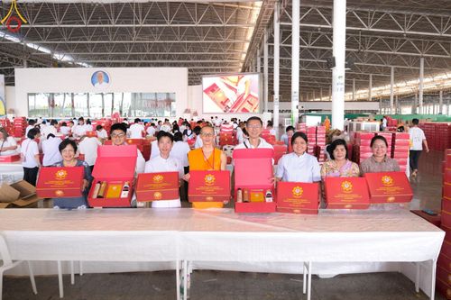 ภาพ No.212174:วันจันทร์ที่ 17 มีนาคม พ.ศ. 2568 บุญบรรจุกล่องไทยธรรม เพื่อถวายแด่พระสังฆาธิการ 40,000 กว่าวัดทั่วไทย ในวันคุ้มครองโลก 22 เมษายน พ.ศ. 2568 ณ บ้านแก้วเรือนทองคุณยายฯ วัดพระธรรมกาย