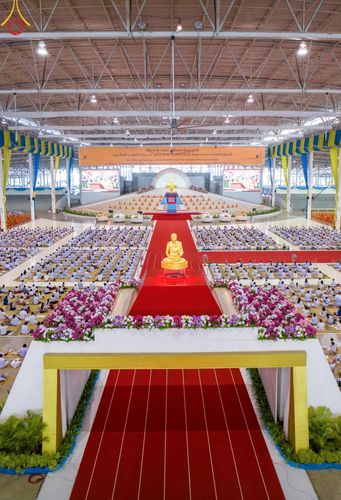 ภาพ No.167641:พิธีตักบาตรและพิธีบูชาข้าวพระ ในวันอาทิตย์ที่ 3 พฤศจิกายน พ.ศ. 2567 ณ วัดพระธรรมกาย