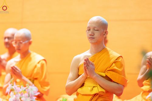 ภาพ No.136713:พิธีตักบาตร พิธีบูชาข้าวพระ ในวันอาทิตย์ต้นเดือนที่ 5 พฤษภาคม พ.ศ. 2567 ณ วัดพระธรรมกาย จ.ปทุมธานี