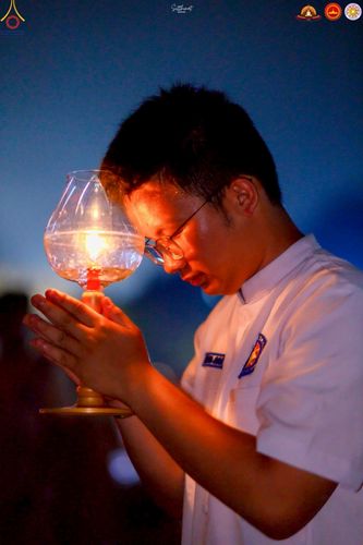 ภาพ No.224683:วันจันทร์ที่ 12 พฤษภาคม พ.ศ. 2568  ชาวพุทธในอินโดนีเซีย ร่วมฉลองวิสาขบูชาจุดประทีปกว่า 200,000 ดวง ณ พระมหาเจดีย์บรมพุทโธ  เจริญพุทธมนต์ถวาย “พระวชิรเกล้าเจ้าอยู่หัว”