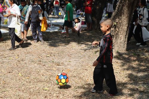 ภาพ No.194070:วัดพระธรรมกาย จัดงานวันเด็กแห่งชาติ ประจำปี พ.ศ.2568 ออกร้านอาหาร 200 ร้าน มอบของขวัญหลายหมื่นชิ้น วันที่ 12 มกราคม พ.ศ. 2568 วัดพระธรรมกาย อ.คลองหลวง จ.ปทุมธานี