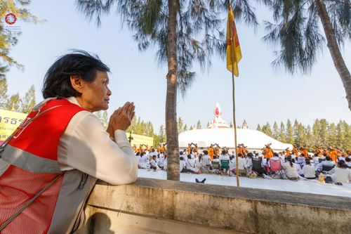 ภาพ No.198927:V.50 สารพัดV สารพัดดี ที่ธรรมยาตรา ในโครงการธรรมยาตรา กตัญญูบูชา มหาปูชนียาจารย์ พระมงคลเทพมุนี(สด จนฺทสโร) พระผู้ปราบมาร อนุสรณ์สถาน 7 แห่ง ปีที่ 13 ระหว่างวันที่ 2-31 มกราคม พ.ศ. 2568