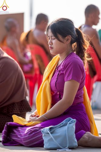 ภาพ No.221765:วันอังคารที่ 22 เมษายน พ.ศ. 2568 ภาพพิธีถวายมหาสังฆทานคณะสงฆ์ 40,000 กว่าวัดทั่วประเทศ เนื่องในวันคุ้มครองโลก ชุดที่ 2 (ปลื้มให้สมการรอคอย) ณ ลานธรรมพระมหาธรรมกายเจดีย์ วัดพระธรรมกาย