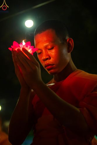 ภาพ No.192841:พิธีจุดประทีปถวายเป็นพุทธบูชา และบูชาธรรมมหาปูชนียาจารย์ ณ อนุสรณ์สถานคลองบางนางแท่น อ.สามพราน จ.นครปฐม ในโครงการธรรมยาตรา กตัญญูบูชา มหาปูชนียาจารย์ พระมงคลเทพมุนี(สด จนฺทสโร) พระผู้ปราบมาร อนุสรณ์สถาน 7 แห่ง ปีที่ 13 วันที่ 10 มกราคม พ.ศ. 2568