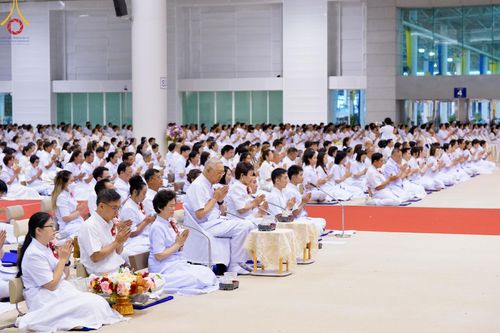 ภาพ No.160328:พิธีทอดผ้าป่าสมทบกฐินวัดพระธรรมกาย และสมทบกฐิน 30,000 วัดทั่วไทย ครั้งที่ 3 ณ สภาธรรมกายสากล วัดพระธรรมกาย วันพฤหัสบดีที่ 10 ตุลาคม พ.ศ. 2567