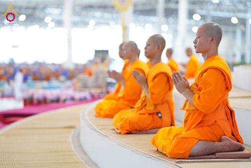 ภาพ No.60149:พิธีเจริญพระพุทธมนต์ "ฉลองอายุวัฒนมงคล 80 ปี หลวงพ่อธัมมชโย" พิธีถวายไทยธรรม คณะสงฆ์ 10,000 กว่าวัดทั่วประเทศ ในวันคุ้มครองโลก วันจันทร์ที่ 22 เมษายน พ.ศ. 2567 ณ สภาธรรมกายสากล วัดพระธรรมกาย จ.ปทุมธานี