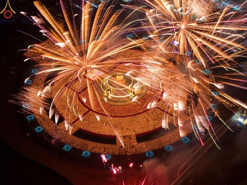 ภาพ No.118389:พิธีจุดประทีปถวายเป็นพุทธบูชา และบูชาธรรมมหาปูชนียาจารย์ พระมงคลเทพมุนี(สด จนฺทสโร) วันที่ 24 มกราคม พ.ศ. 2567 ณ อนุสรณ์สถานบางปลา อ.บางเลน จ.นครปฐม