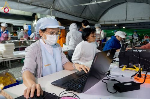 ภาพ No.292216:วันที่ 11 มกราคม พ.ศ. 2569 พิธีถวายภัตตาหารเป็นสังฆทาน แด่พระธรรมยาตรา ในโครงการธรรมยาตรา กตัญญูบูชา มหาปูชนียาจารย์ พระมงคลเทพมุนี(สด จนฺทสโร) พระผู้ปราบมาร อนุสรณ์สถาน 7 แห่ง ปีที่ 14 ณ  อนุสรณ์สถานลำดับที่ 2  สถานที่ตั้งมโนปณิธานบวชตลอดชีวิต อนุสรณ์สถ