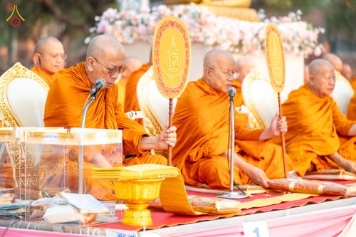 ภาพ No.318027:วันเสาร์ที่ 4 เมษายน พ.ศ. 2569 งานทำบุญเมืองใจกลางอยุธยา  ตักบาตรพระ 1,109 รูป ณ ถนนชีกุน หน้าวัดมหาธาตุ และวัดราชบูรณะ