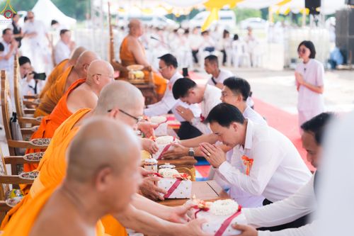 ภาพ No.331421:วันที่ 31 พฤษภาคม พ.ศ.2569 พิธีทอดผ้าป่าและตอกเสาเข็มมงคลต้นแรก องค์พระเจดีย์เพื่อสร้างสันติภาพโลก  ณ ธุดงคสถานพัฒนานิคม จังหวัดลพบุรี