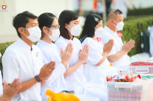 ภาพ No.73596:พิธีตักบาตรพระธรรมยาตราฯ ในโครงการธรรมยาตรากตัญญูบูชา มหาปูชนียาจารย์ พระมงคลเทพมุนี(สด จนฺทสโร) พระผู้ปราบมาร ปีที่ 11 ณ อนุสรณ์สถานลำดับที่ 4 สถานที่เกิดด้วยกายธรรม วัดโบสถ์ (บน) บางคูเวียง อ.บางกรวย จ.นนทบุรี วันที่ 22 มกราคม พ.ศ. 2566