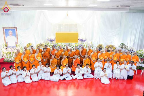 ภาพ No.316150:วันศุกร์ที่ 27 มีนาคม พ.ศ. 2569 พิธีบำเพ็ญกุศล คุณพ่อณรงค์ จินตมากุล  สิริอายุ 99 ปี 11 เดือน โยมบิดา พระครูปลัดรัตนวีรวัฒน์ (รังสฤษดิ์ อิทฺธิจินตโก) ที่ปรึกษาเจ้าคณะจังหวัดปทุมธานี เจ้าอาวาสวัดพระธรรมกาย  ณ ห้องปลูกศรัทธา 2 วัดพระธรรมกาย ปทุมธานี