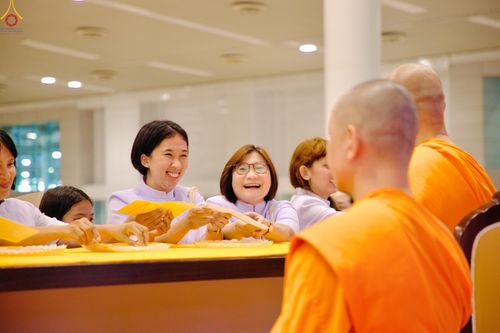 ภาพ No.311707:วันอาทิตย์ต้นเดือนที่ 1 มีนาคม พ.ศ.2569 สัมมนาพิเศษ พิธีมอบรูปหล่อโลหะหลวงปู่วัดปากน้ำ พระมงคลเทพมุนี พิธีมุทิตาสักการะในโอกาสพระครูปลัดรัตนวีรวัฒน์(รังสฤษดิ์ อิทธิจินฺตโก) เจ้าอาวาสวัดพระธรรมกาย  ดำรงตำแหน่งเป็น “ที่ปรึกษาเจ้าคณะจังหวัดปทุมธานี”  ณ ห้อง