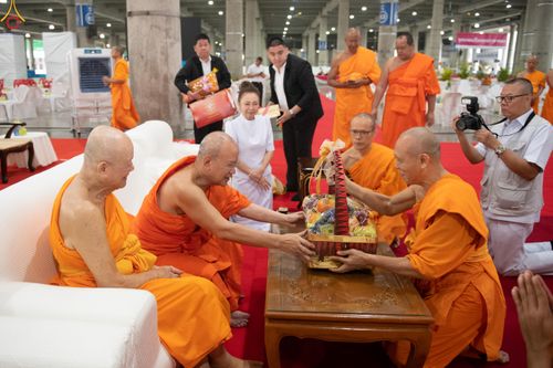 ภาพ No.323477:วันที่ 22 เมษายน พ.ศ.2569(วันคุ้มครองโลก) งานถวายมหาสังฆทาน 40,000 กว่าวัดทั่วประเทศ การเดินทางเข้าวัด , การต้อนรับปฏิสันถารพระสังฆาธิการ  ,  การจัดเตรียมภัตตาหาร , การลงทะเบียน