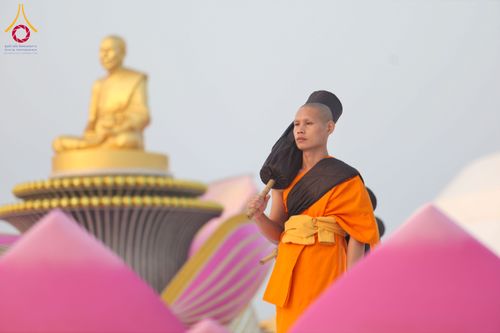 ภาพ No.299822:วันที่ 19 มกราคม พ.ศ.2569 พระธรรมยาตราปฏิบัติธรรมและถ่ายภาพหมู่ประวัติศาสตร์ ณ อนุสรณ์สถานลำดับที่ 5 สถานที่เผยแผ่วิชชาธรรมกายครั้งแรก  อนุสรณ์สถานบางปลาวัดบางปลา อ.บางเลน จ.นครปฐม ในโครงการธรรมยาตรา กตัญญูบูชา มหาปูชนียาจารย์ พระมงคลเทพมุนี(สด จนฺทสโร) 