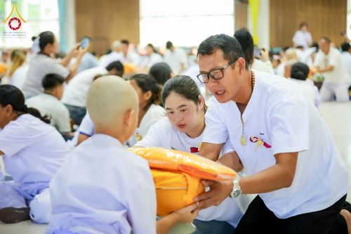 ภาพ No.317480:วันอาทิตย์ ที่ 29 มีนาคม พ.ศ.2569  พิธีปลงผม , พิธีขอขมามอบบาตรและผ้าไตร , พิธีบรรพชา ณ ศูนย์ปฏิบัติธรรมสมุทรปราการ จำนวน 42 รูป