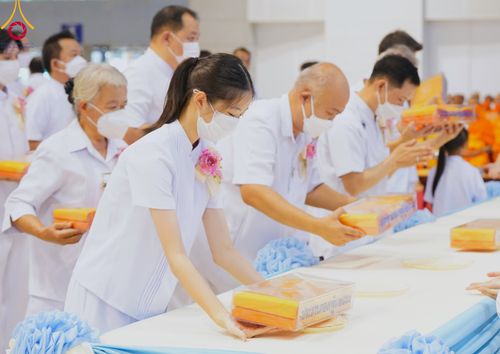 ภาพ No.92297:พิธีทอดกฐินธรรมชัยเพื่อสร้างอาคาร 115 ปี คุณยายอาจารย์มหารัตนอุบาสิกาจันทร์ ขนนกยูง อาทิตย์ต้นเดือนที่ 5 พฤศจิกายน พ.ศ. 2566 ณ วัดพระธรรมกาย จ.ปทุมธานี