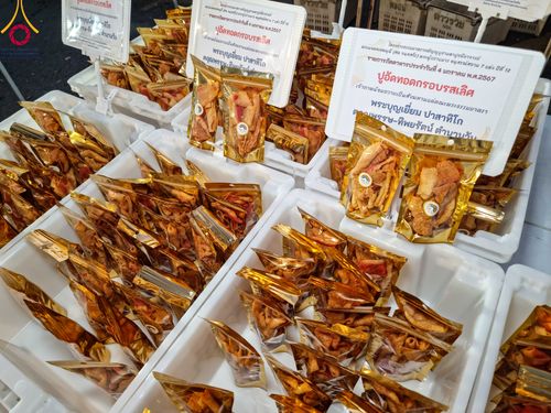 ภาพ No.106074:พิธีถวายภัตตาหารเป็นสังฆทาน แด่คณะพระธรรมยาตราฯ ในโครงการธรรมยาตรากตัญญูบูชา มหาปูชนียาจารย์ พระมงคลเทพมุนี(สด จนฺทสโร) พระผู้ปราบมาร อนุสรณ์สถาน 7 แห่ง ปีที่ 12 วันที่ 3 มกราคม พ.ศ. 2567 ณ อนุสรณ์สถานโลตัสแลนด์ จ.สุพรรณบุรี