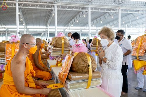 ภาพ No.66480:พิธีถวายอุปกรณ์เครื่องกันหนาว แด่คณะพระภิกษุ สามเณร วัดพระธรรมกาย วันเสาร์ที่ 10 ธันวาคม พ.ศ. 2565 ณ สภาธรรมกายสากล วัดพระธรรมกาย จ.ปทุมธานี