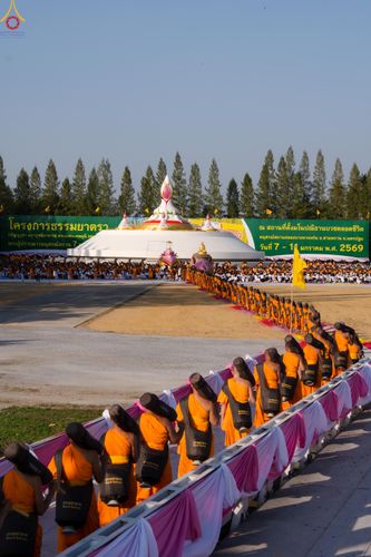 ภาพ No.290582:วันที่ 7 มกราคม พ.ศ. 2569 พิธีต้อนรับพระธรรมยาตรา ณ อนุสรณ์สถานลำดับที่ 2  สถานที่ตั้งมโนปณิธานบวชตลอดชีวิต อนุสรณ์สถานคลองบางนางแท่น (ภาพชุดที่ 2) อ.สามพราน จ.นครปฐม ในโครงการธรรมยาตรา กตัญญูบูชา มหาปูชนียาจารย์ พระมงคลเทพมุนี(สด จนฺทสโร) พระผู้ปราบมาร 