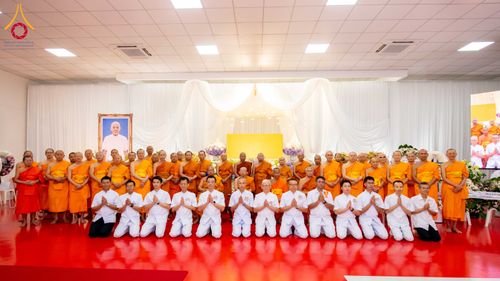 ภาพ No.315891:วันพฤหัสบดีที่ 26 มีนาคม พ.ศ. 2569 พิธีบำเพ็ญกุศล คุณพ่อณรงค์ จินตมากุล  สิริอายุ 99 ปี 11 เดือน โยมบิดา พระครูปลัดรัตนวีรวัฒน์ (รังสฤษดิ์ อิทฺธิจินตโก) ที่ปรึกษาเจ้าคณะจังหวัดปทุมธานี เจ้าอาวาสวัดพระธรรมกาย  ณ ห้องปลูกศรัทธา 2 วัดพระธรรมกาย ปทุมธานี