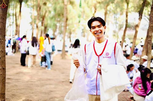 ภาพ No.296245:ภาพเบื้องหลังอาสาสมัครรวมใจ ชุดที่ 2 ในโครงการธรรมยาตรา กตัญญูบูชา มหาปูชนียาจารย์ พระมงคลเทพมุนี(สด จนฺทสโร) พระผู้ปราบมาร อนุสรณ์สถาน 7 แห่ง ปีที่ 14