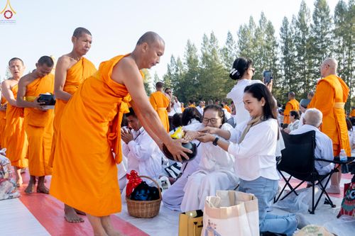 ภาพ No.292460:วันที่ 11 มกราคม พ.ศ. 2569 พิธีตักบาตรพระธรรมยาตรา ณ อนุสรณ์สถานคลองบางนางแท่น อ.สามพราน จ.นครปฐม ในโครงการธรรมยาตรา กตัญญูบูชา มหาปูชนียาจารย์ พระมงคลเทพมุนี(สด จนฺทสโร) พระผู้ปราบมาร อนุสรณ์สถาน 7 แห่ง ปีที่ 14