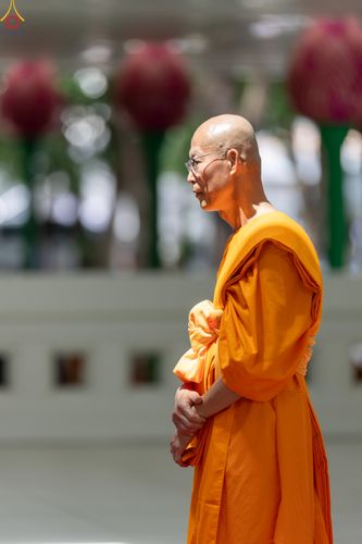 ภาพ No.330776:วันวิสาขบูชา อาทิตย์ที่ 31 พฤษภาคม พ.ศ.2569 พิธีบรรพชาสามเณรอุบาสก 11 ท่าน , พิธีถวายบาตรผ้าไตร และจตุปัจจัยไทยธรรม แด่สามเณร , พิธีอุปสมบทอุทิศชีวิต , พิธีกล่าวคำกัปปิยภัณฑ์  ณ อุโบสถพระไตรปิฎก วัดพระธรรมกาย จังหวัดปทุมธานี