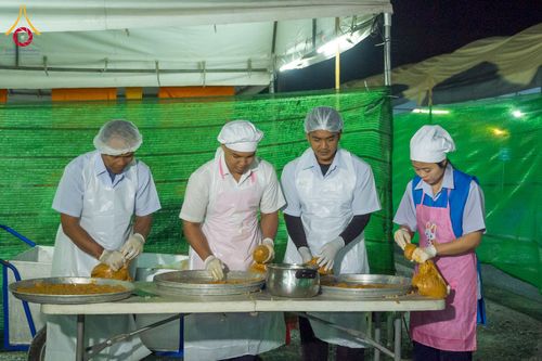 ภาพ No.290708:วันที่ 9 มกราคม พ.ศ. 2569 พิธีถวายภัตตาหารเป็นสังฆทาน แด่พระธรรมยาตรา ณ อนุสรณ์สถานคลองบางนางแท่น อ.สามพราน จ.นครปฐม ในโครงการธรรมยาตรา กตัญญูบูชา มหาปูชนียาจารย์ พระมงคลเทพมุนี(สด จนฺทสโร) พระผู้ปราบมาร อนุสรณ์สถาน 7 แห่ง ปีที่ 14