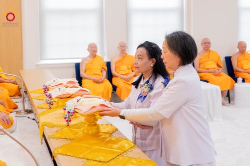 ภาพ No.319141:วันที่ 29 มีนาคม พ.ศ.2569 พิธีอัญเชิญรูปหล่อพระมงคลเทพมุนี (สด จนฺทสโร) ประดิษฐาน ณ ห้องปฏิบัติธรรม “มงคลรัตนโชติ”  วัดพระธรรมกายชิคาโก ประเทศสหรัฐอเมริกา