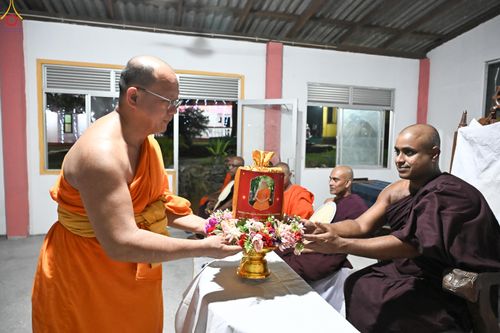 ภาพ No.278886:วันที่ 1 พฤศจิกายน  2568 กฐินสมทบวัดต่างประเทศ โดยคณะศิษยานุศิษย์ บูชาธรรม 81 ปี หลวงพ่อธัมมชโย กฐินช้างศรีลังกา  ณ วัดสุวรรณวิหาร เขตอาวิซาเวรี ประเทศศรีลังกา