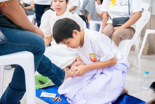 ภาพ No.320085:วันเสาร์ที่ 4 เมษายน 2569 พิธีตัดปอยผม ขอขมาผู้ปกครอง  มอบบาตร-ผ้าไตร และพิธีบรรพชาสามเณร 87 รูป  ณ ศูนย์ปฏิบัติธรรมระยอง(บ้านช่องลม)  ต.บางบุตร อ.บ้านค่าย จ.ระยอง