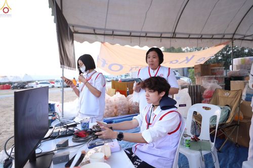 ภาพ No.306747:ภาพเบื้องหลังอาสาสมัครรวมใจ ชุดที่ 5 ในโครงการธรรมยาตรา กตัญญูบูชา มหาปูชนียาจารย์ พระมงคลเทพมุนี(สด จนฺทสโร) พระผู้ปราบมาร อนุสรณ์สถาน 7 แห่ง ปีที่ 14