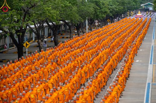 ภาพ No.89140:พิธีอัญเชิญรูปหล่อทองคำ  คุณยายอาจารย์มหารัตนอุบาสิกาจันทร์ ขนนกยูง เพื่อประดิษฐาน ณ มหาวิหารคุณยายอาจารย์ฯ เนื่องในวันครูผู้ค้นพบวิชชาธรรมกาย วันศุกร์ที่ 29 กันยายน พ.ศ. 2566