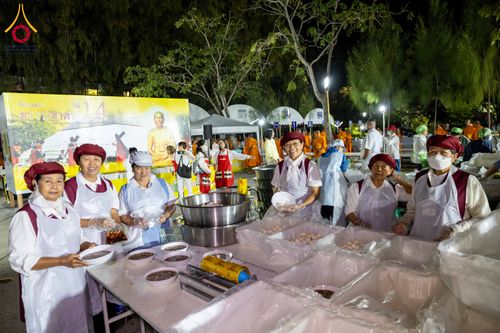 ภาพ No.289493:วันที่ 7 มกราคม พ.ศ. 2569 พิธีถวายภัตตาหารเป็นสังฆทาน แด่พระธรรมยาตรา ในโครงการธรรมยาตรา กตัญญูบูชา มหาปูชนียาจารย์ พระมงคลเทพมุนี(สด จนฺทสโร) พระผู้ปราบมาร อนุสรณ์สถาน 7 แห่ง ปีที่ 14 ณ อนุสรณ์สถานมหาวิหารพระมงคลเทพมุนี (โลตัสแลนด์) อ.สองพี่น้อง จ.สุพรร