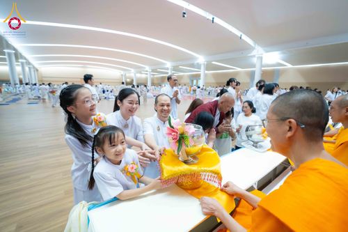 ภาพ No.310751:วันอาทิตย์ที่ 22 กุมภาพันธ์ พ.ศ. 2569 พิธีถวายโคมมาฆประทีป ณ ห้องแก้วสารพัดนึก 2 วัดพระธรรมกาย จ.ปทุมธานี