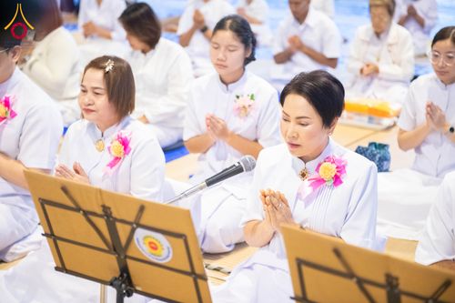 ภาพ No.288064:วันที่ 4 มกราคม พ.ศ. 2569 พิธีถวายภัตตาหารเป็นสังฆทาน แด่พระธรรมยาตรา ในโครงการธรรมยาตรา กตัญญูบูชา มหาปูชนียาจารย์ พระมงคลเทพมุนี(สด จนฺทสโร) พระผู้ปราบมาร อนุสรณ์สถาน 7 แห่ง ปีที่ 14 ณ อนุสรณ์สถานมหาวิหารพระมงคลเทพมุนี (โลตัสแลนด์) อ.สองพี่น้อง จ.สุพรร