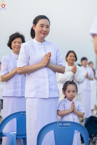 ภาพ No.307523:วันที่ 31 มกราคม พ.ศ. 2569 พิธีจุดประทีปธรรมถวายเป็นพุทธบูชา  และบูชาธรรมมหาปูชนียาจารย์ (ภาพชุดที่ 2) ณ วัดพระธรรมกาย ปทุมธานี ในโครงการธรรมยาตรา กตัญญูบูชา มหาปูชนียาจารย์ พระมงคลเทพมุนี(สด จนฺทสโร) พระผู้ปราบมาร อนุสรณ์สถาน 7 แห่ง ปีที่ 14