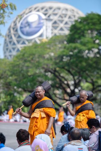 ภาพ No.304702:วันที่ 25 มกราคม พ.ศ. 2569 พิธีต้อนรับพระธรรมยาตรา (ภาพชุดที่ 2) รร.สามัคคีราษฏร์บำรุง-วัดพระธรรมกาย ในโครงการธรรมยาตรา กตัญญูบูชา มหาปูชนียาจารย์ พระมงคลเทพมุนี(สด จนฺทสโร) พระผู้ปราบมาร อนุสรณ์สถาน 7 แห่ง ปีที่ 14