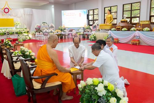 ภาพ No.314500:วันศุกร์ที่ 20 มีนาคม พ.ศ. 2569 พิธีบำเพ็ญกุศล คุณพ่อณรงค์ จินตมากุล โยมบิดา พระครูปลัดรัตนวีรวัฒน์ (รังสฤษดิ์ อิทฺธิจินตโก) ที่ปรึกษาเจ้าคณะจังหวัดปทุมธานี เจ้าอาวาสวัดพระธรรมกาย  ณ ห้องปลูกศรัทธา 2 วัดพระธรรมกาย ปทุมธานี