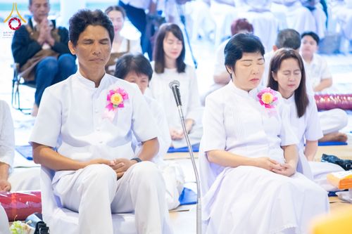 ภาพ No.288085:วันที่ 4 มกราคม พ.ศ. 2569 พิธีถวายภัตตาหารเป็นสังฆทาน แด่พระธรรมยาตรา ในโครงการธรรมยาตรา กตัญญูบูชา มหาปูชนียาจารย์ พระมงคลเทพมุนี(สด จนฺทสโร) พระผู้ปราบมาร อนุสรณ์สถาน 7 แห่ง ปีที่ 14 ณ อนุสรณ์สถานมหาวิหารพระมงคลเทพมุนี (โลตัสแลนด์) อ.สองพี่น้อง จ.สุพรร