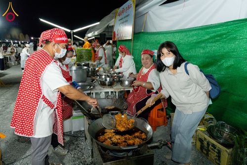 ภาพ No.290723:วันที่ 9 มกราคม พ.ศ. 2569 พิธีถวายภัตตาหารเป็นสังฆทาน แด่พระธรรมยาตรา ณ อนุสรณ์สถานคลองบางนางแท่น อ.สามพราน จ.นครปฐม ในโครงการธรรมยาตรา กตัญญูบูชา มหาปูชนียาจารย์ พระมงคลเทพมุนี(สด จนฺทสโร) พระผู้ปราบมาร อนุสรณ์สถาน 7 แห่ง ปีที่ 14