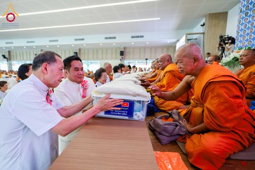 ภาพ No.313772:วันเสาร์ที่ 14 มีนาคม พ.ศ. 2569 พิธีตักบาตรแด่คณะสงฆ์ 323 วัด 4 จังหวัดชายแดนภาคใต้ พิธีถวายสังฆทานแด่คณะสงฆ์ 323 วัด ปีที่ 22 ครั้งที่ 183 พิธีมอบกองทุนหนุนแรงใจช่วยครูใต้ ปีที่ 19 ครั้งที่ 146 และพิธีทำบุญอุทิศส่วนกุศลให้ผู้วายชนม์ ณ ศูนย์ปฏิบัติธรรมภา