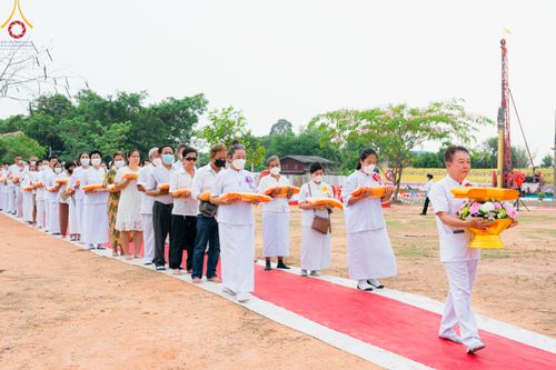 ภาพ No.81382:พิธีทอดผ้าป่า วางดวงแก้วบรมจักรพรรดิ  โปรยรัตนชาติ และพิธีตอกเสาเข็มมงคลต้นแรก อาคาร 80 ปี หลวงพ่อธัมมชโย ณ ศูนย์ปฏิบัติธรรมวิหารแดง อำเภอวิหารแดง จังหวัดสระบุรี วันอาทิตย์ที่ 28 พฤษภาคม พ.ศ.2566