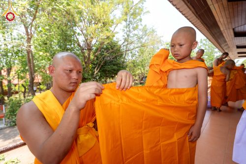 ภาพ No.317696:วันพฤหัสบดีที่ ๒ เมษายน พ.ศ.๒๕๖๙ พิธีบรรพชาสามเณรภาคฤดูร้อน น้อมบูชาธรรมอายุวัฒนมงคล ๘๒ ปี หลวงพ่อธัมมชโย และ ถวายเป็นพระราชกุศลแด่ สมเด็จพระกนิษฐาธิราชเจ้ากรมสมเด็จพระเทพรัตน์ราชสุดาฯ สยามบรมราชกุมารี รุ่นที่ ๑๓ ณ วัดทุ่งเจริญธรรม อำเภออมก๋อย จังหวัดเชี